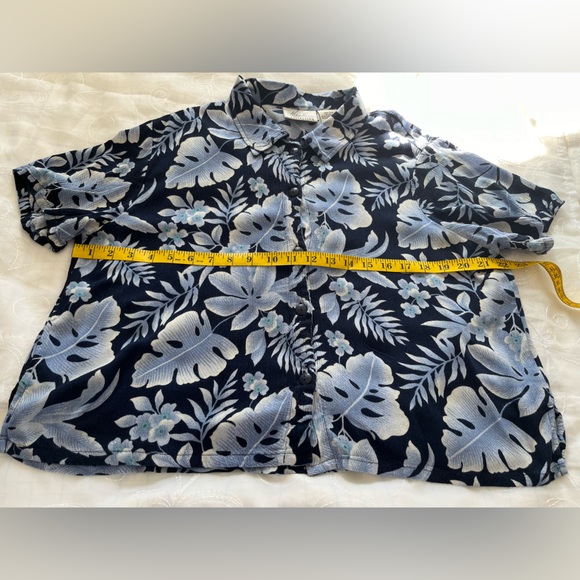 Kathy Lee Collection Large Short Sleeve Collared Button Down Top - Picture 4 of 12